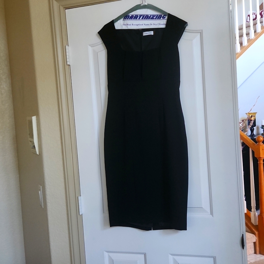Calvin Klein Size 4 Black fitted Dress